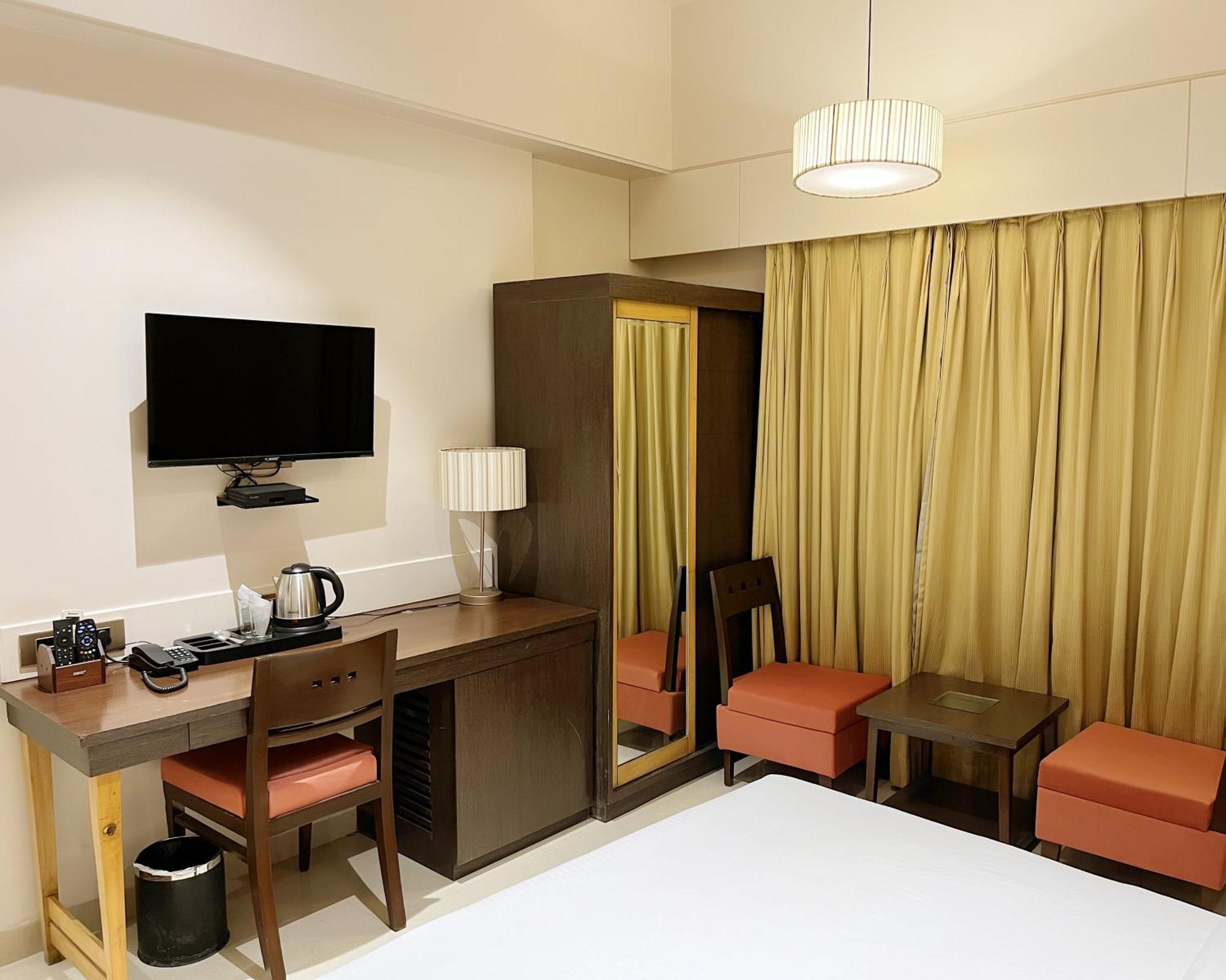 Hotel Sadanand Regency Pimpri-Chinchwad Kültér fotó