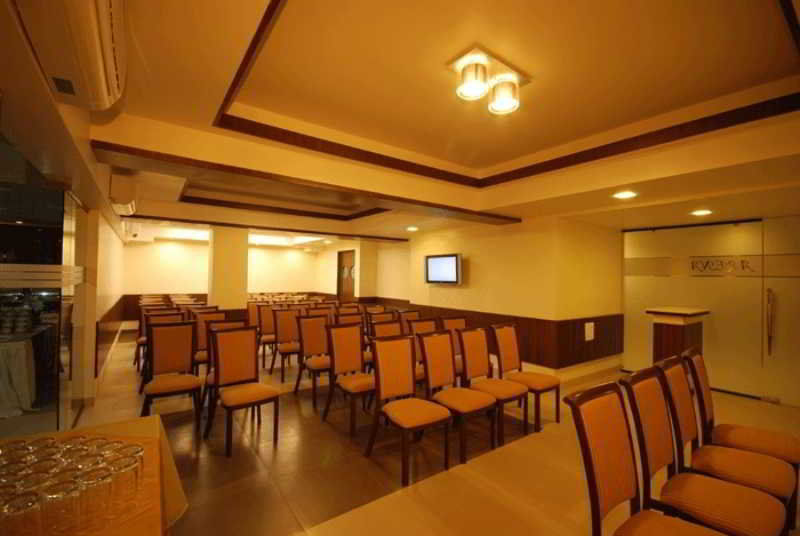 Hotel Sadanand Regency Pimpri-Chinchwad Kültér fotó