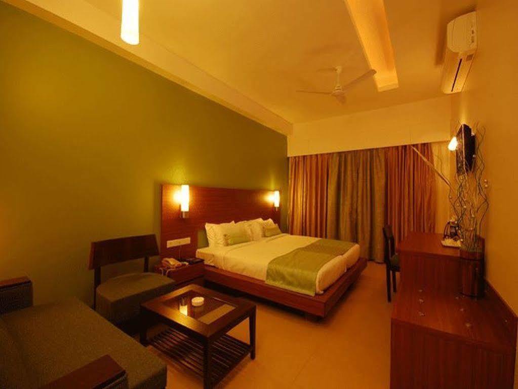 Hotel Sadanand Regency Pimpri-Chinchwad Kültér fotó