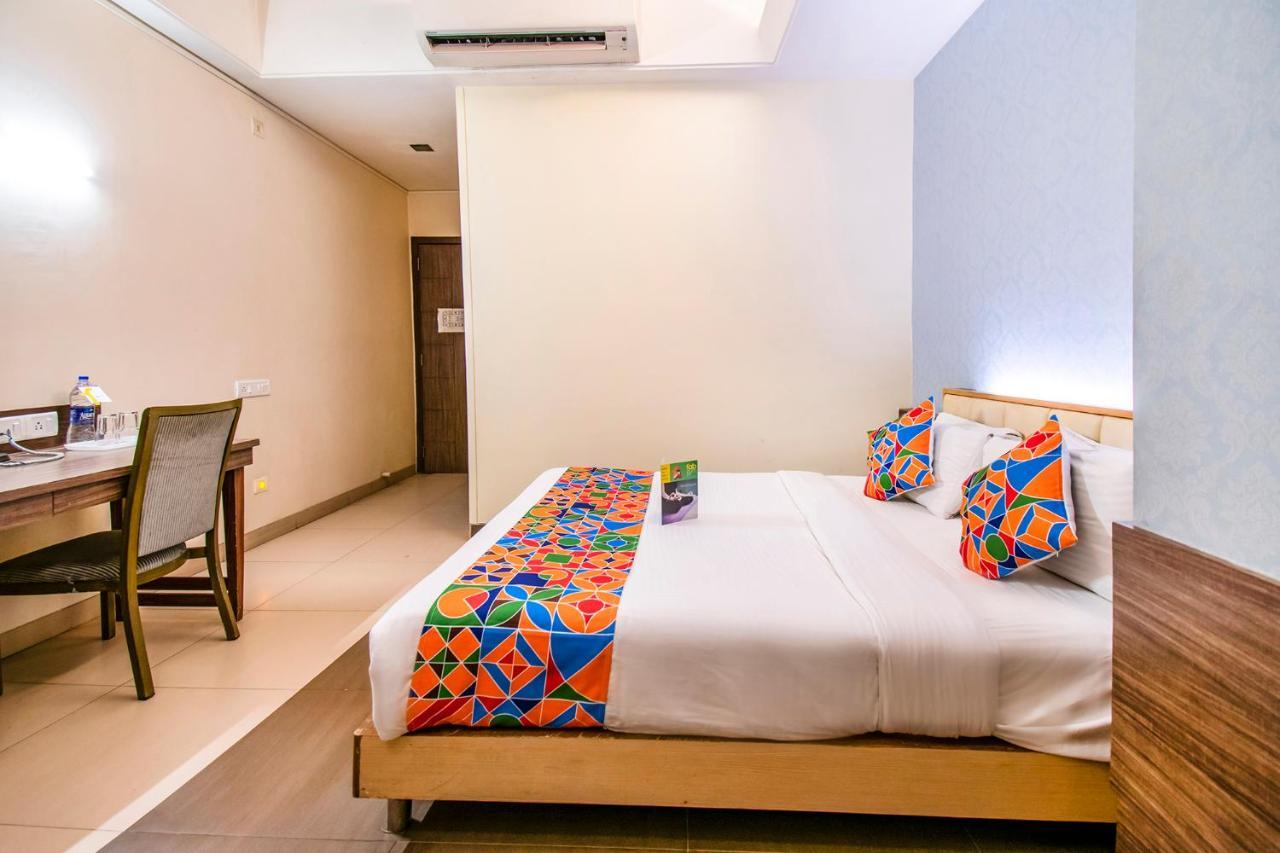 Hotel Sadanand Regency Pimpri-Chinchwad Kültér fotó