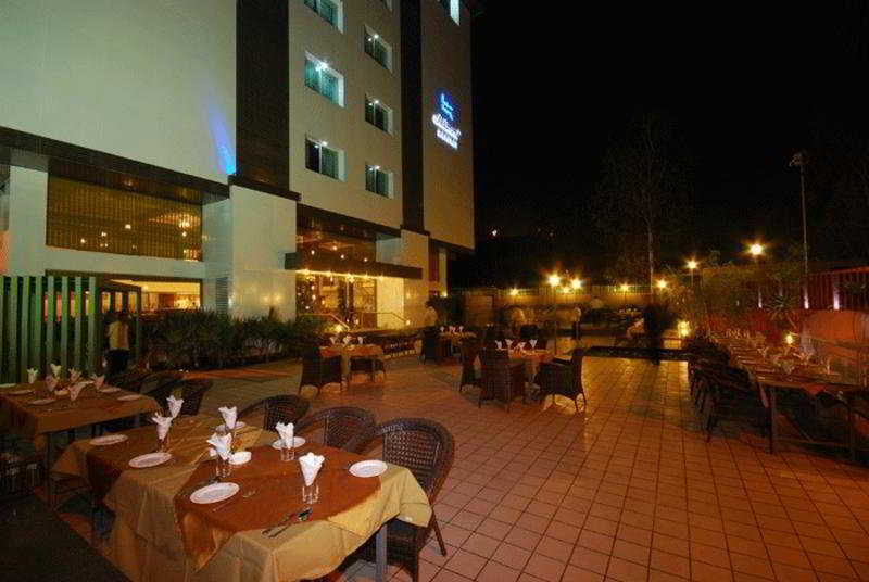 Hotel Sadanand Regency Pimpri-Chinchwad Kültér fotó